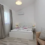 In Mit Eigenem Balkon By Interhome Daire *