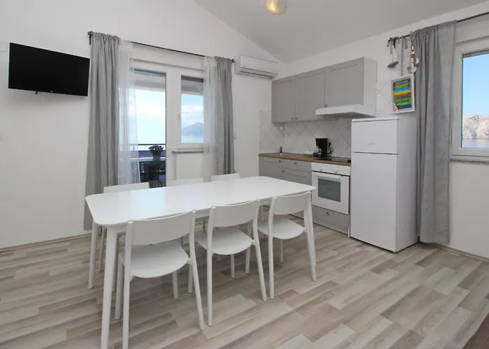 In Mit Eigenem Balkon By Interhome * 巴斯卡