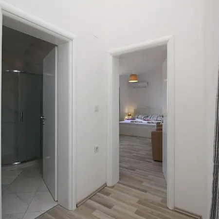 In Mit Eigenem Balkon By Interhome Apartamento Baška