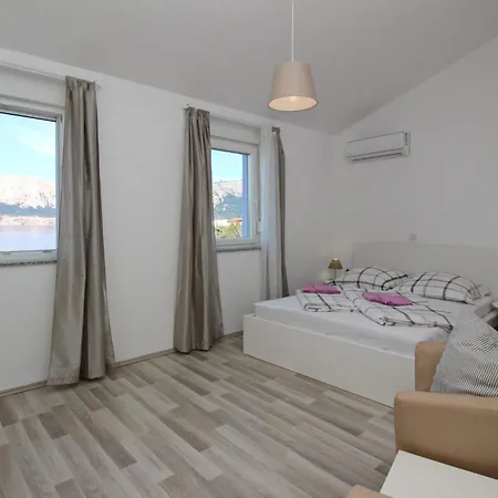 Apartamento In Mit Eigenem Balkon By Interhome *
